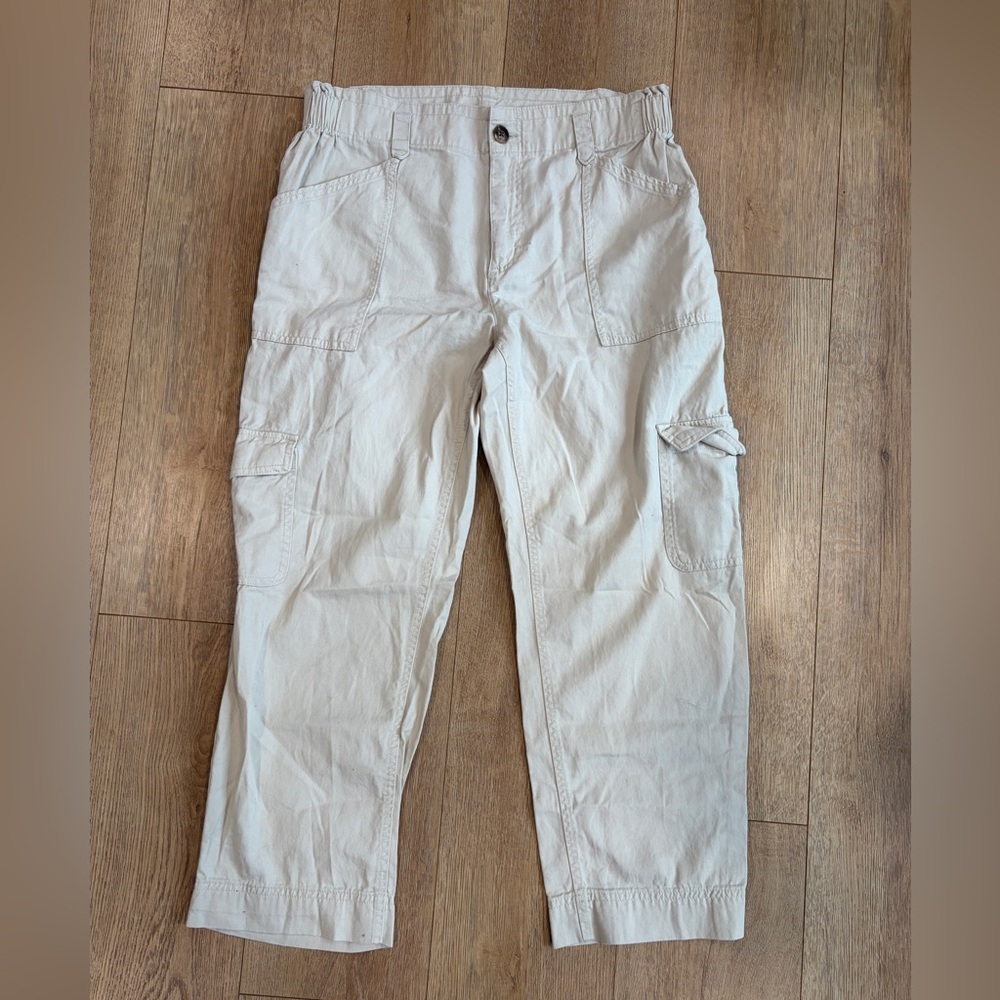 Light Beige Cropped Cargo Pants - Women